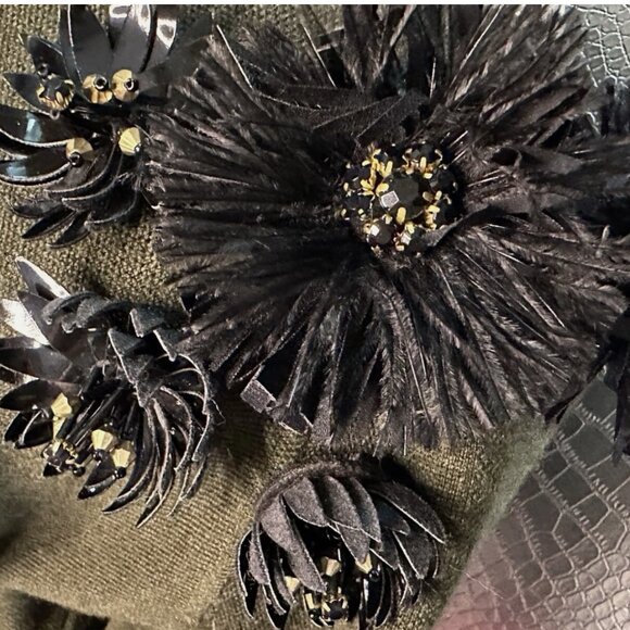 Essentiel Antwerp Forest Green Wool Sweater Black Flower Accent Size Medium - Picture 2 of 9